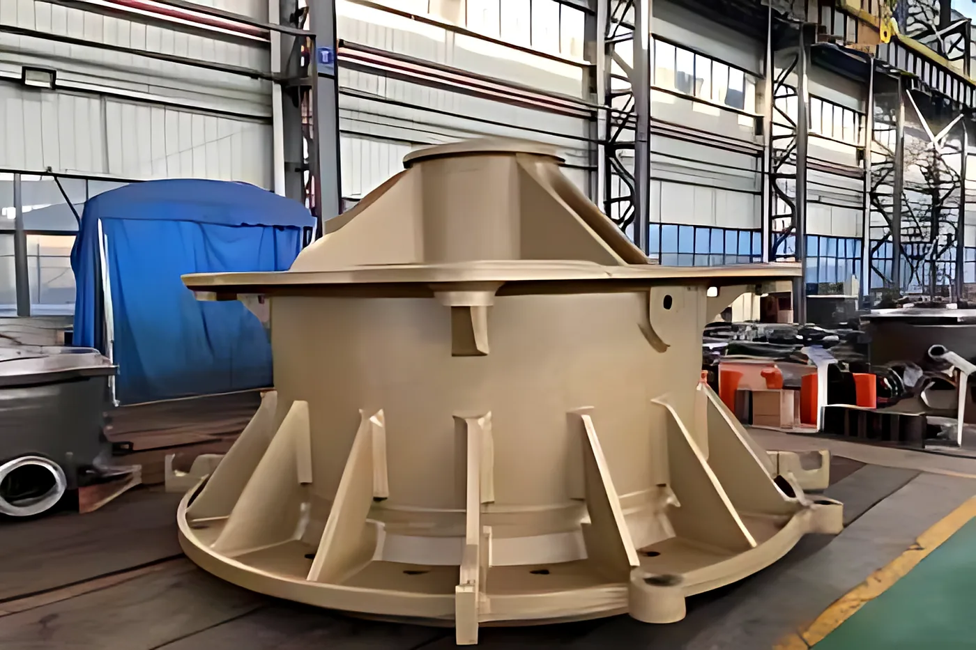 Head assemblies: Crusher head with mantle fitted
