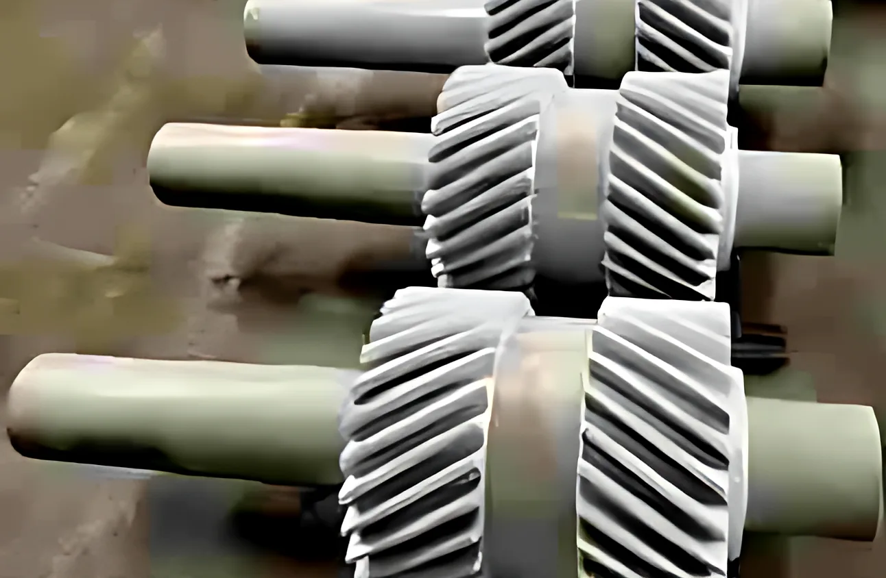 Helical gear shafts: Single and double helical gears integral with the shaft