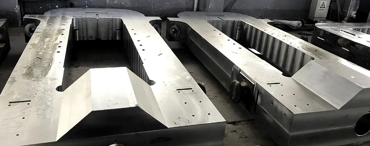 Machine beds: Large bed milled on gantry centers