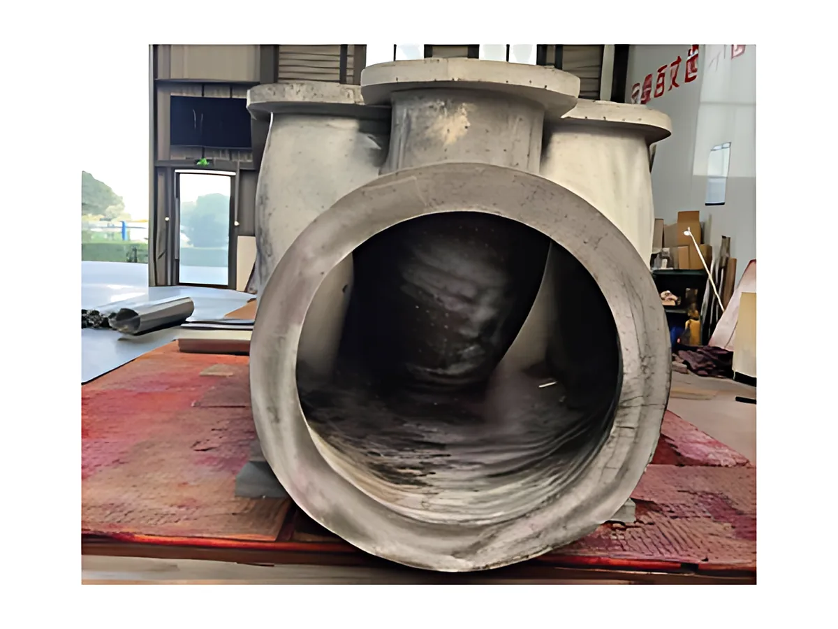 Suction casings: Suction casing with internal splitter