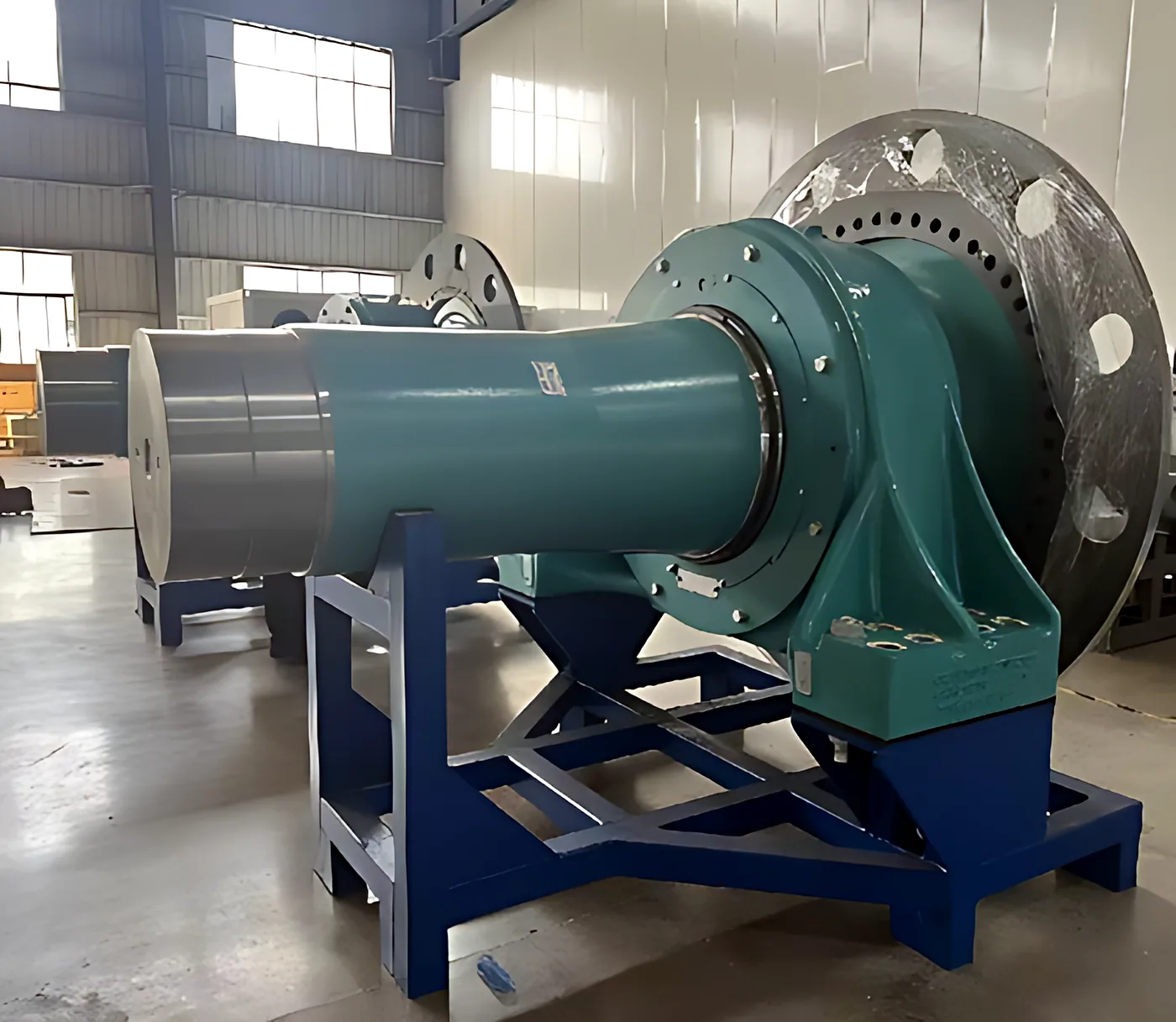 Main shaft assemblies: Main shaft fitted with bearing housing